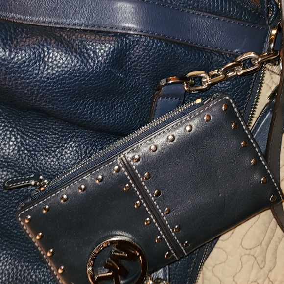 Mk purse with matching leather wallet.  Blue - Picture 6 of 11